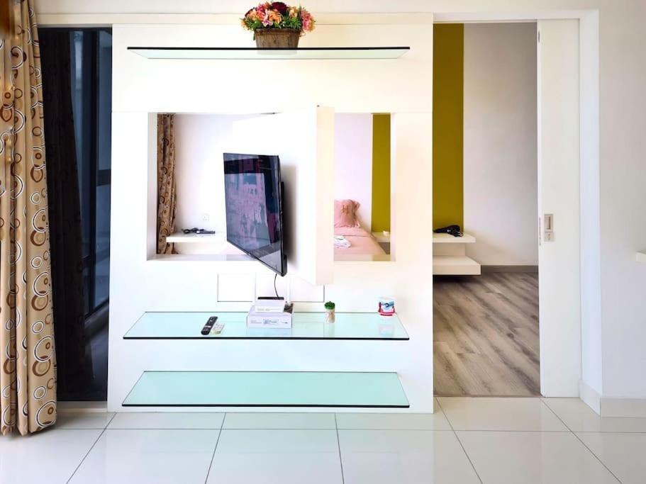Mosaic Southkey 1 Bedroom Mid Valley By Gdragon Johor Bahru